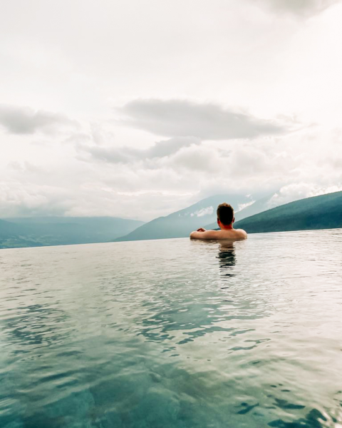 overnachten-droomhotel-ambet-met-infinity-pool-maranza-de-dolomieten