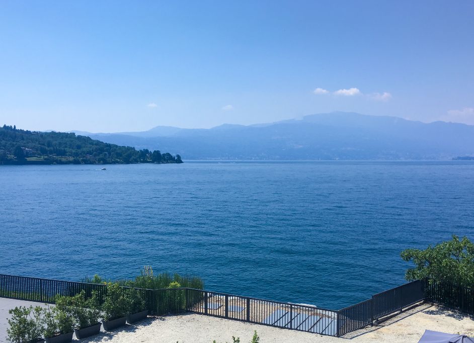Uitzicht Laveno op Lago Maggiore